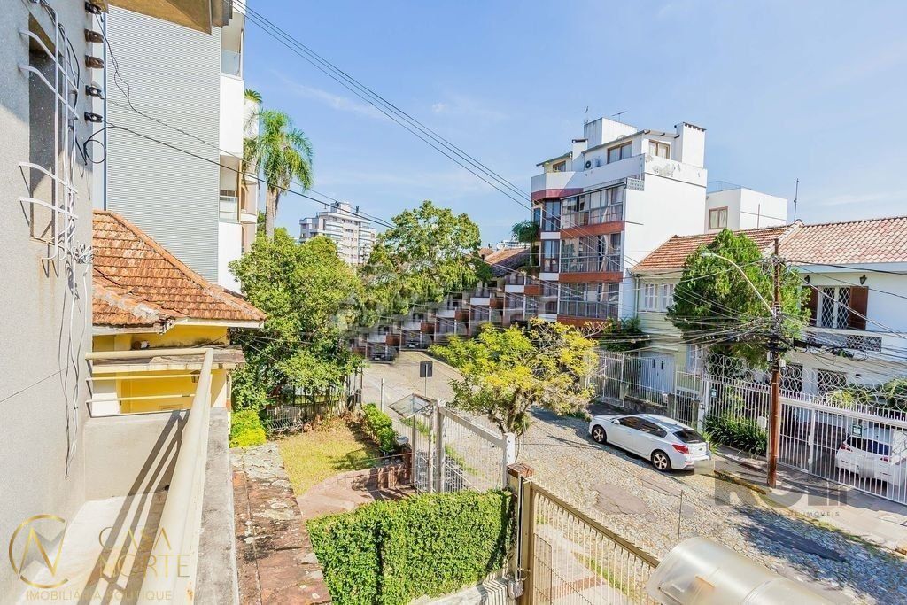 Casa à venda com 3 quartos, 636m², 1 suíte, 5 vagas, Rua Zamenhoff no bairro São João em Porto Alegre