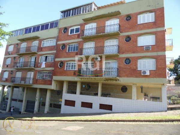 Cobertura à venda com 3 quartos, 196m², 1 vaga, Rua Antônio Divan no bairro Teresópolis em Porto Alegre