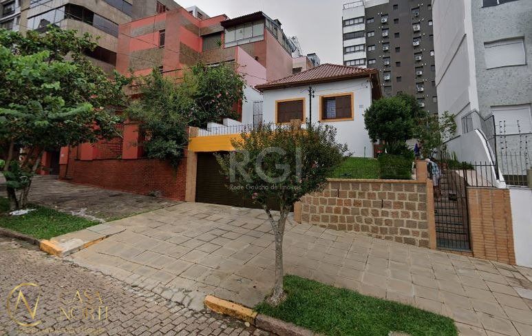Casa à venda com 3 quartos, 247m², 2 vagas, Rua Professor Fitzgerald no bairro Petrópolis em Porto Alegre