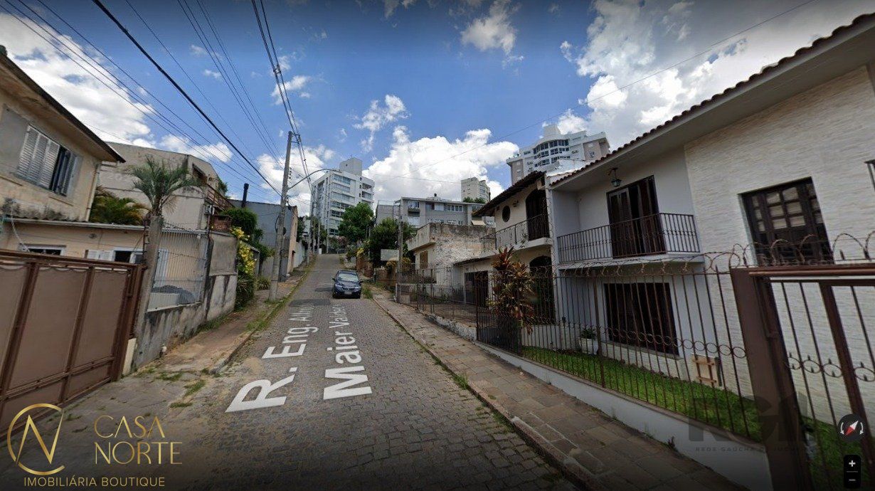 Casa à venda com 3 quartos, 226m², 1 suíte, 3 vagas, Rua Engenheiro Alfredo Mayer Waldeck no bairro São João em Porto Alegre