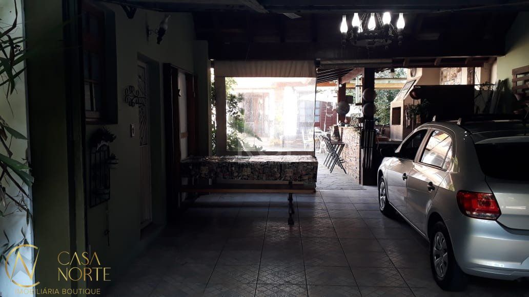 Casa à venda com 3 quartos, 144m², 2 suítes, 4 vagas, Rua Luzitana no bairro Higienópolis em Porto Alegre