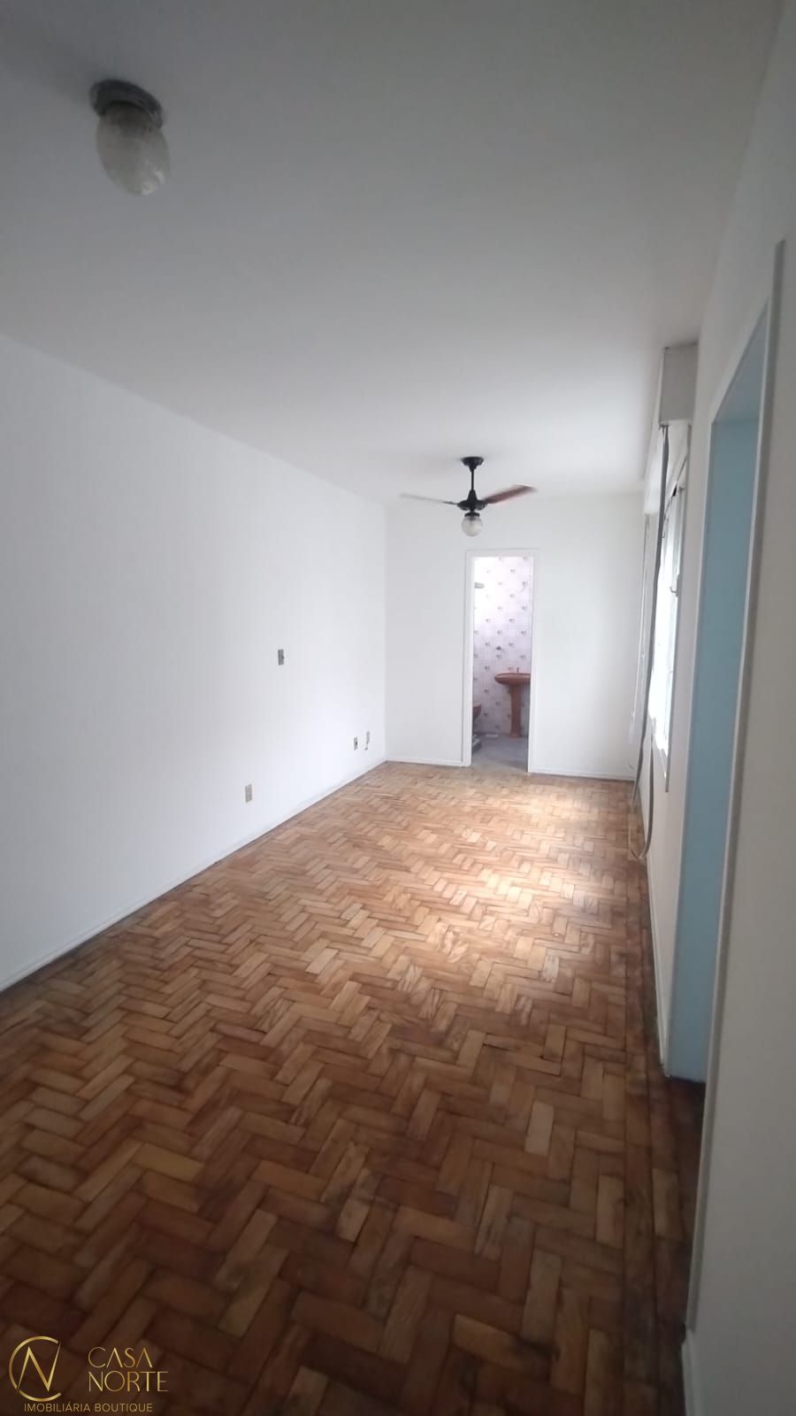 Apartamento à venda , 28m², 1 vaga, Rua Portugal no bairro São João em Porto Alegre