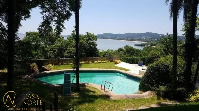 Casa à venda com 4 quartos, 982m², 1 suíte, 8 vagas, Rua Charruas no bairro Espírito Santo em Porto Alegre
