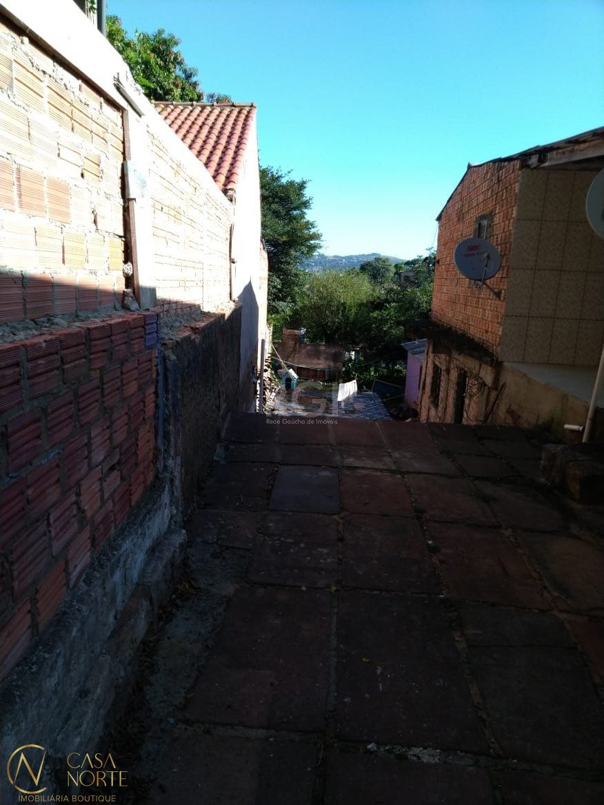Casa à venda com 3 quartos, 10m², Rua Jarbas Siqueira Pereira no bairro Jardim Carvalho em Porto Alegre