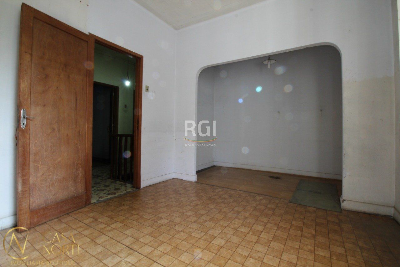 Casa à venda com 3 quartos, 90m², 2 vagas, Rua Zamenhoff no bairro São João em Porto Alegre