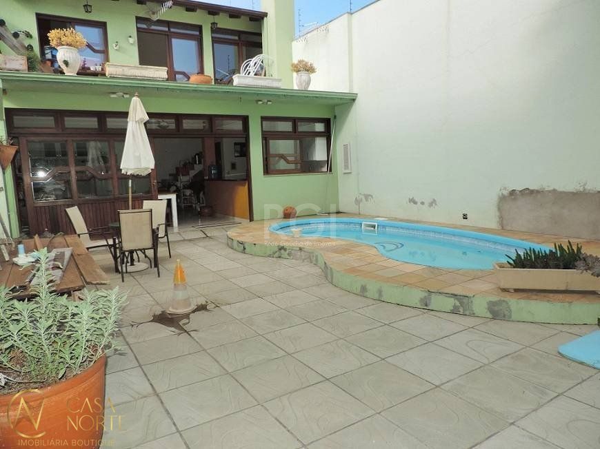Casa à venda com 3 quartos, 229m², 1 suíte, 1 vaga, Avenida Polonia no bairro São Geraldo em Porto Alegre