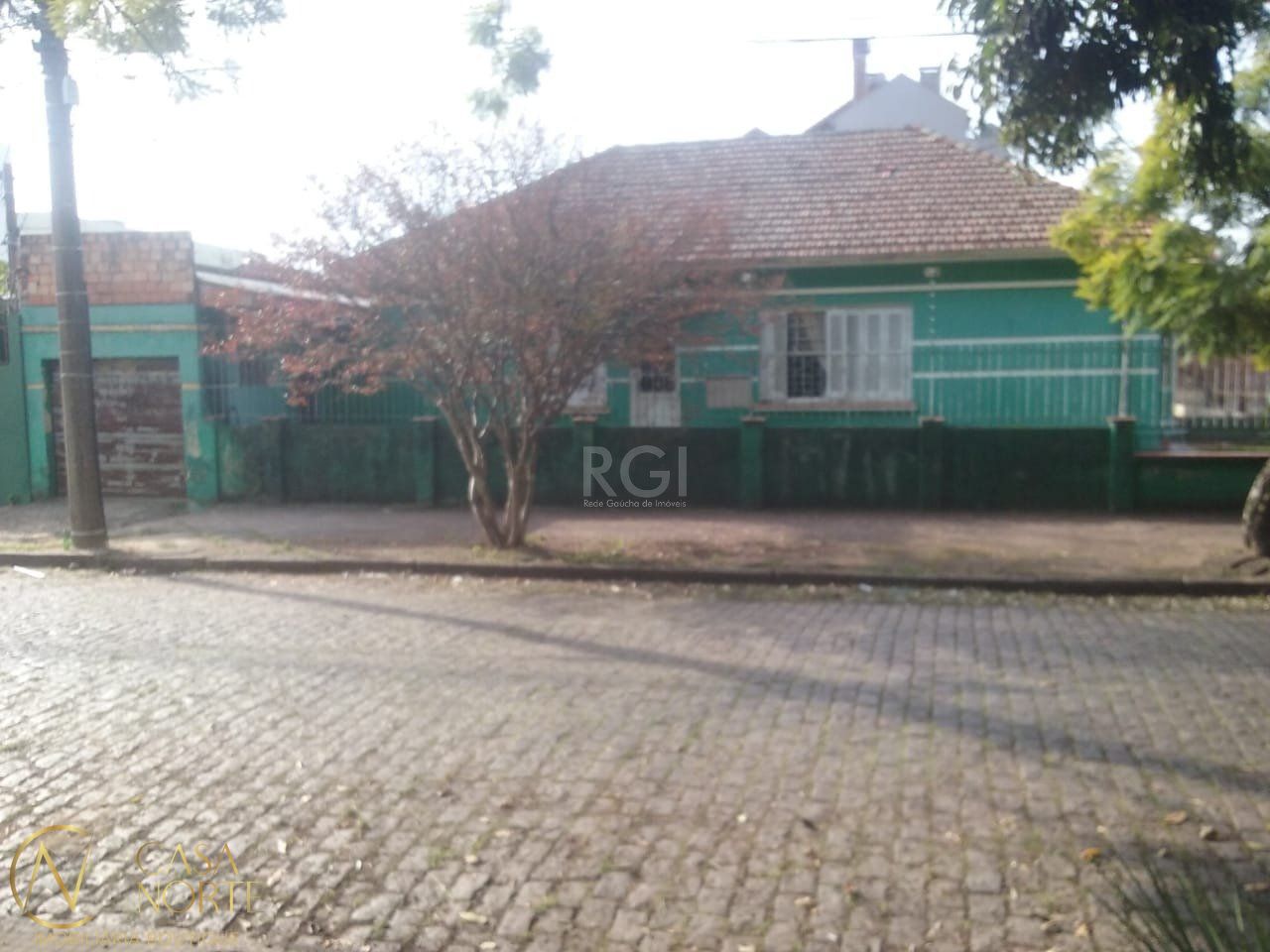 Casa à venda com 3 quartos, 200m², 6 vagas, Avenida Amazonas no bairro São Geraldo em Porto Alegre