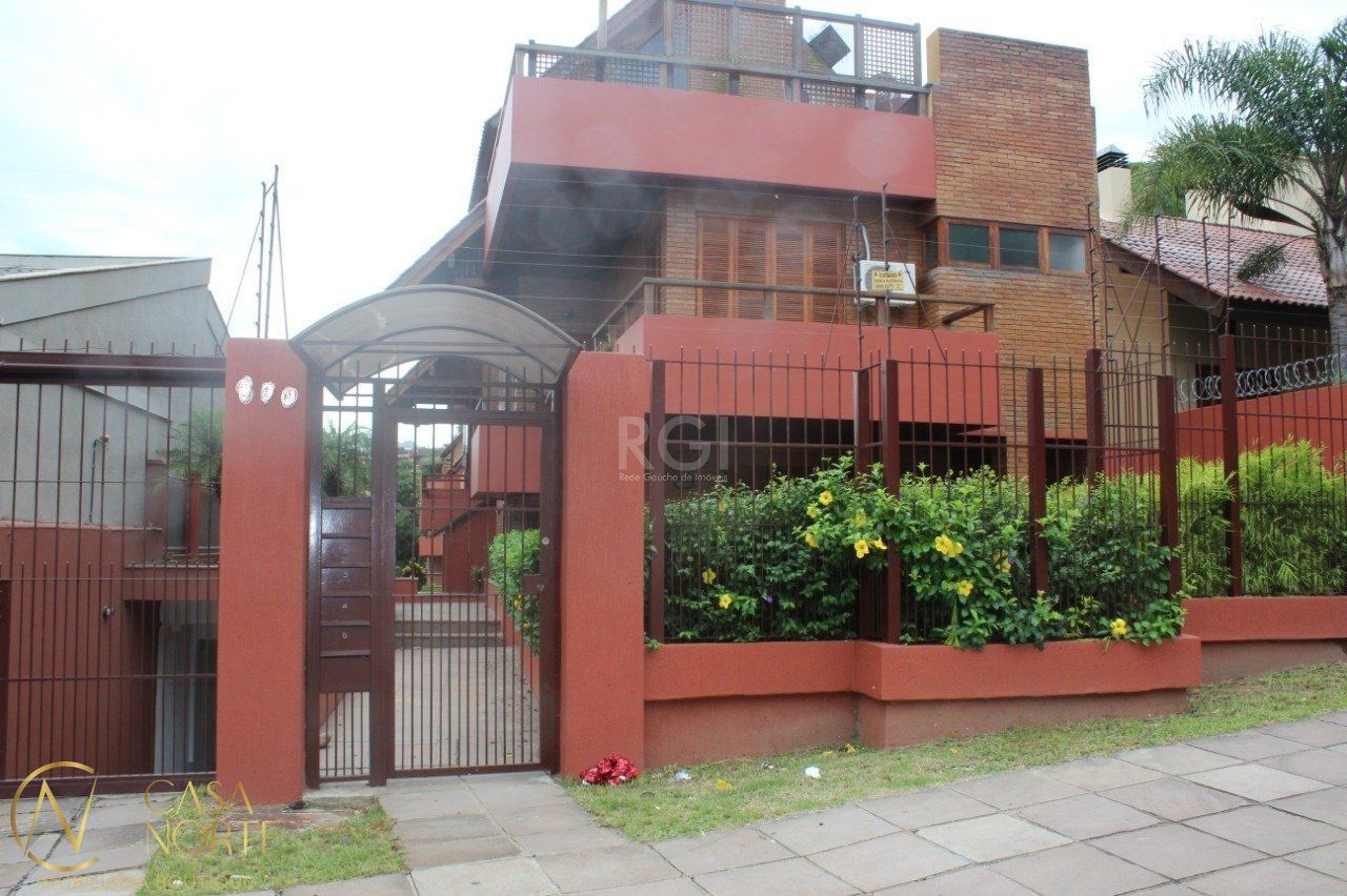 Casa de Condomínio à venda com 4 quartos, 379m², 1 suíte, 2 vagas, Rua Silveiro no bairro Menino Deus em Porto Alegre