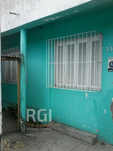 Casa à venda com 3 quartos, 170m², 1 vaga, Rua Lauro Muller no bairro Navegantes em Porto Alegre