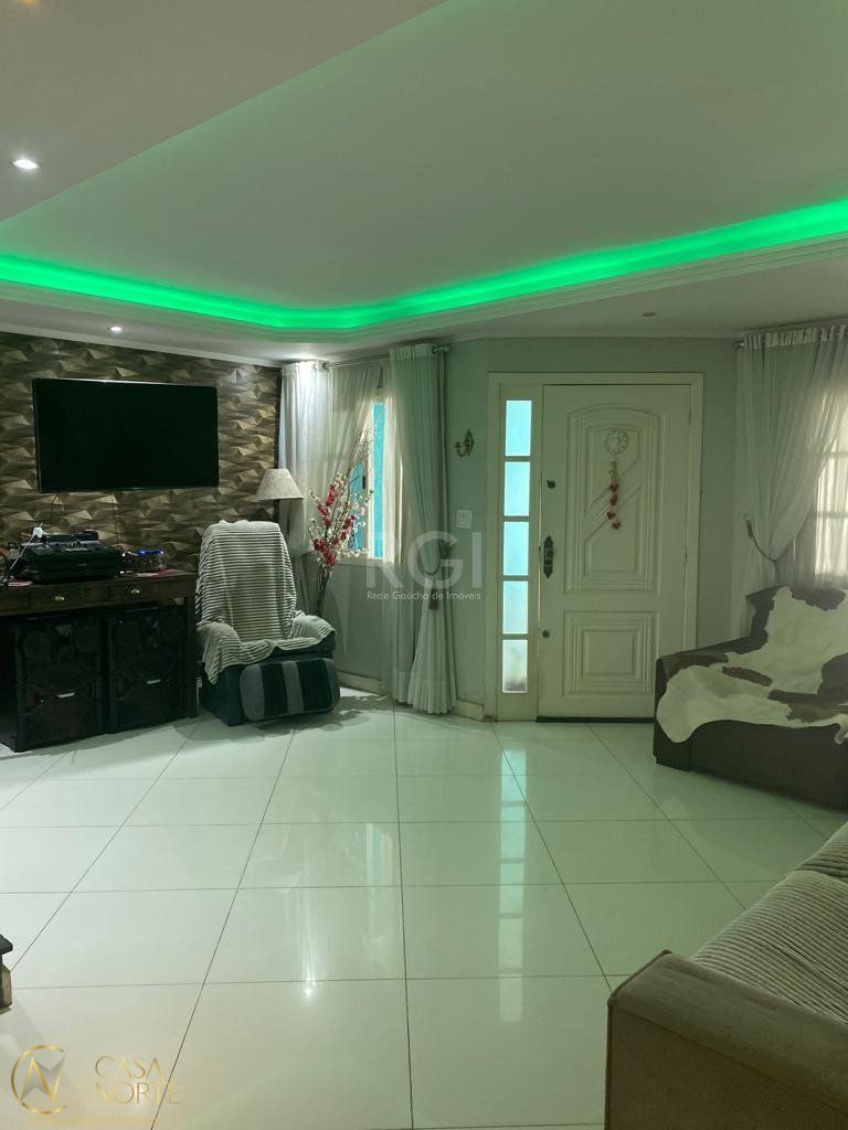 Sobrado à venda com 3 quartos, 204m², 1 suíte, 2 vagas, Avenida Ecoville no bairro Sarandi em Porto Alegre