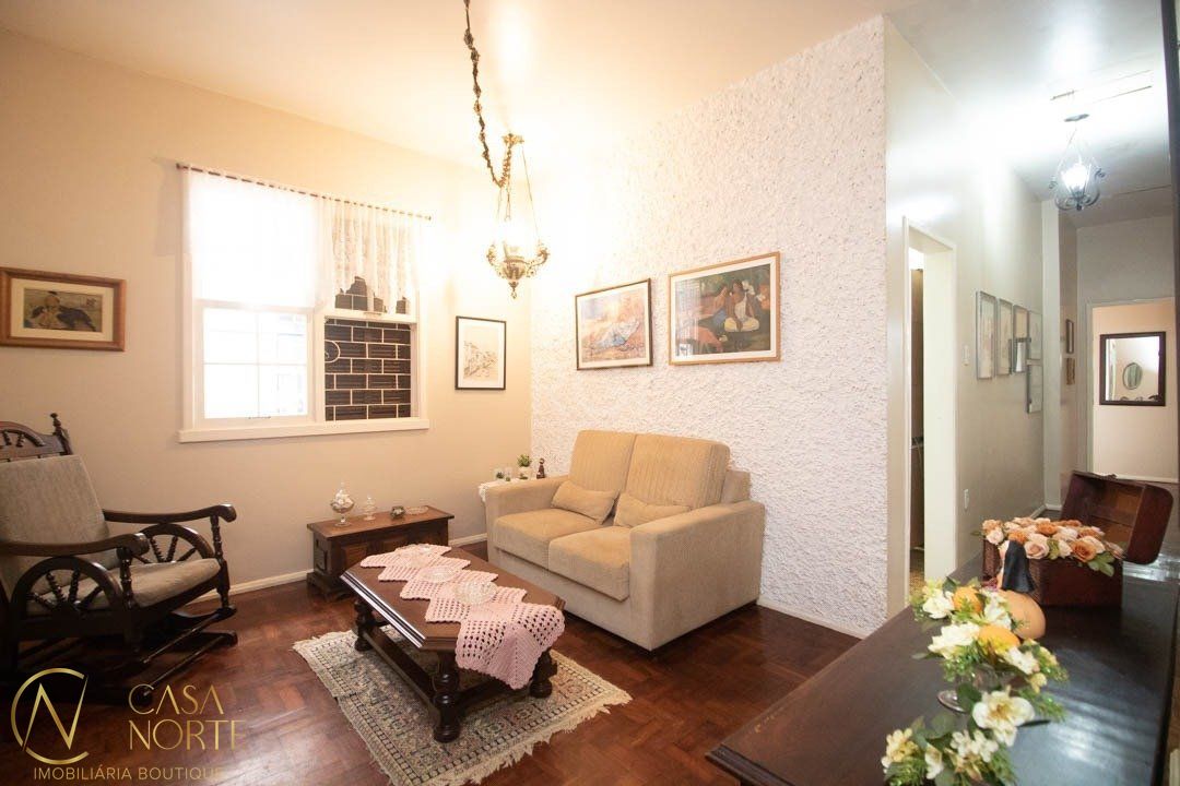 Casa à venda com 3 quartos, 203m², 1 suíte, 2 vagas, Avenida Deputado Aramy Silva no bairro Santa Tereza em Porto Alegre