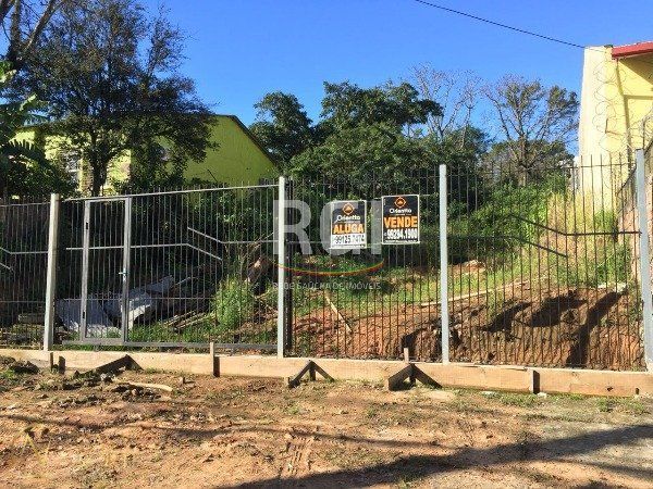 Terreno à venda  com 611m², Avenida Saturnino de Brito no bairro Vila Jardim em Porto Alegre