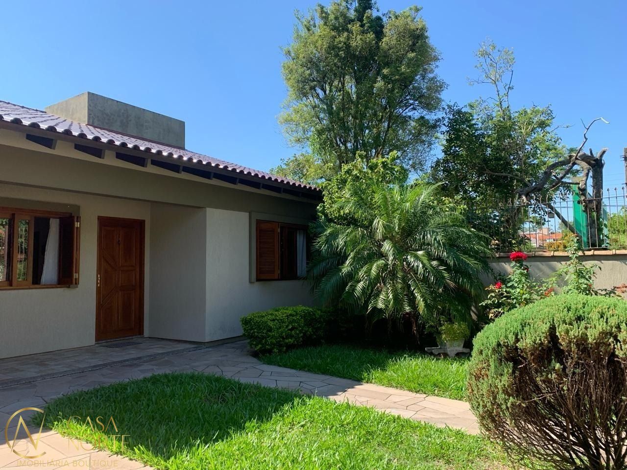 Casa à venda com 3 quartos, 182m², 1 suíte, 2 vagas, Avenida Orleaes no bairro Guarujá em Porto Alegre