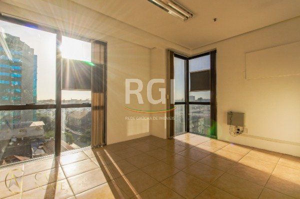 Sala Comercial à venda , 50m², 1 vaga, Avenida Benjamin Constant no bairro São João em Porto Alegre