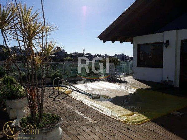 Cobertura à venda com 4 quartos, 368m², 2 suítes, 4 vagas, Rua Assunção no bairro Jardim Lindóia em Porto Alegre