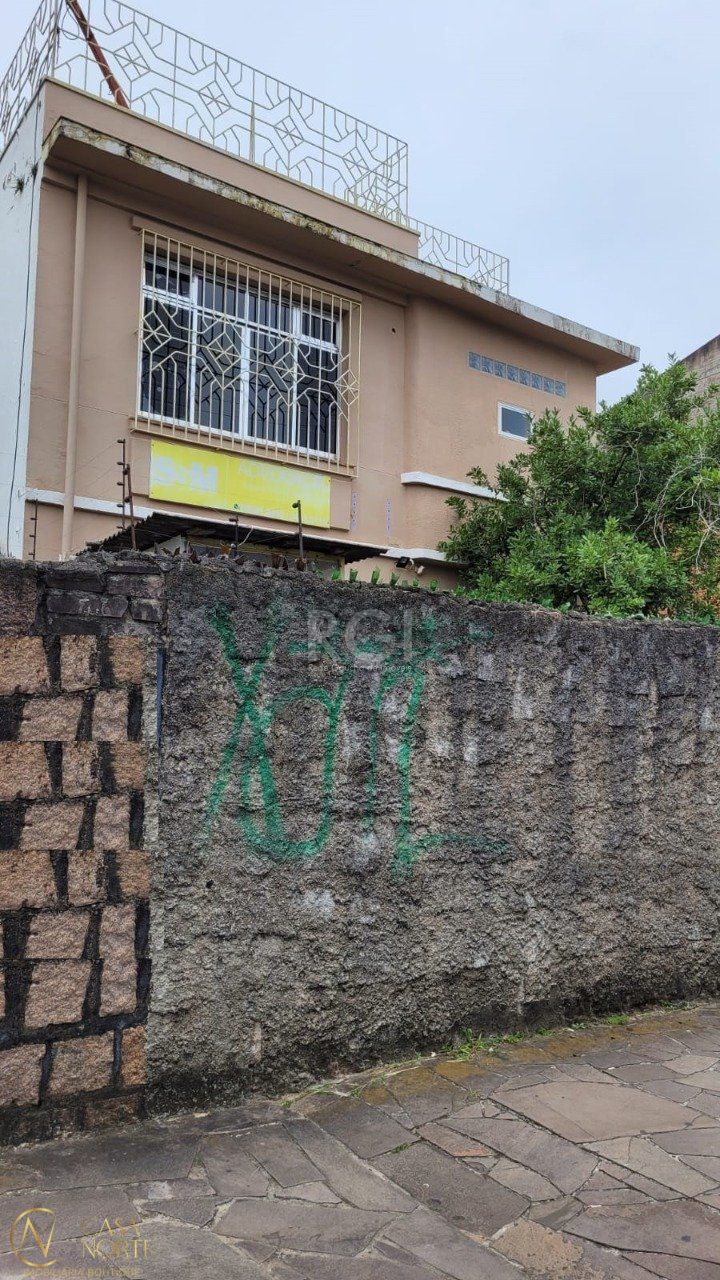Casa à venda com 3 quartos, 200m², 2 suítes, 3 vagas, Avenida Berlim no bairro São Geraldo em Porto Alegre