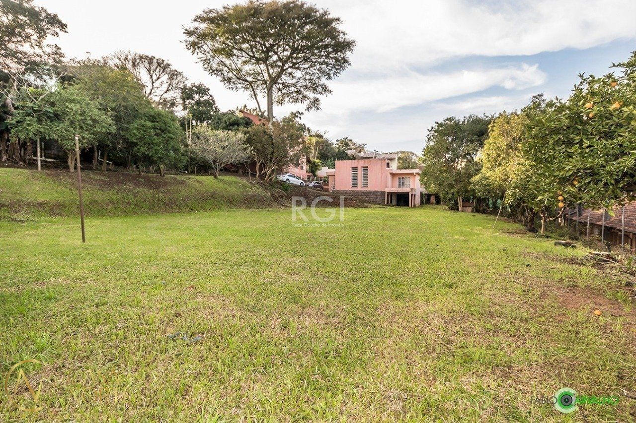 Terreno à venda  com 3304m², Avenida Vicente Monteggia no bairro Cavalhada em Porto Alegre