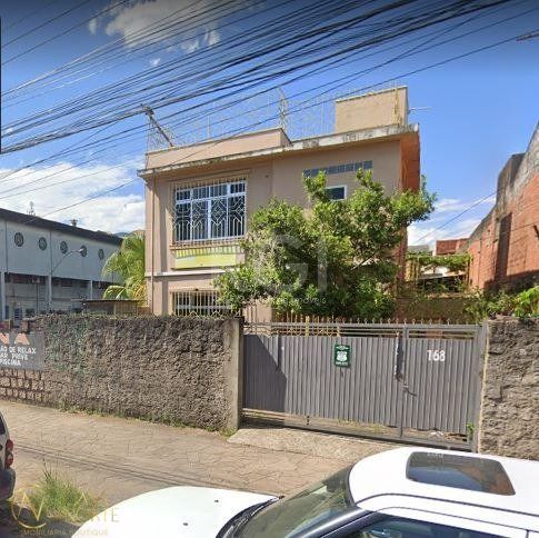 Casa à venda com 3 quartos, 200m², 2 suítes, 3 vagas, Avenida Berlim no bairro São Geraldo em Porto Alegre
