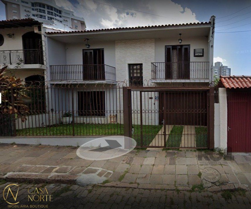 Casa à venda com 3 quartos, 226m², 1 suíte, 3 vagas, Rua Engenheiro Alfredo Mayer Waldeck no bairro São João em Porto Alegre