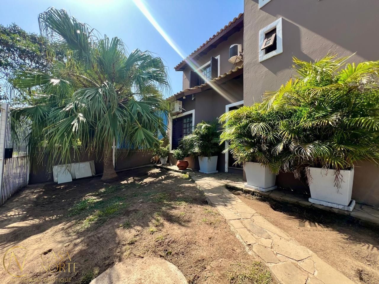 Casa à venda com 3 quartos, 139m², 1 suíte, 4 vagas, Rua Doutora Noemi Valle Rocha no bairro Serraria em Porto Alegre