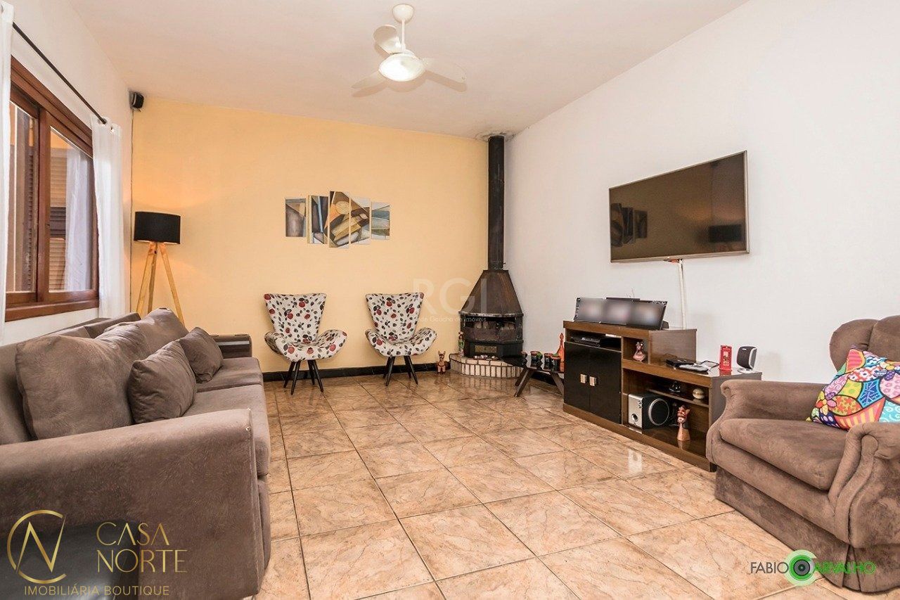 Casa à venda com 3 quartos, 168m², 1 suíte, 3 vagas, Rua Caieira no bairro Medianeira em Porto Alegre