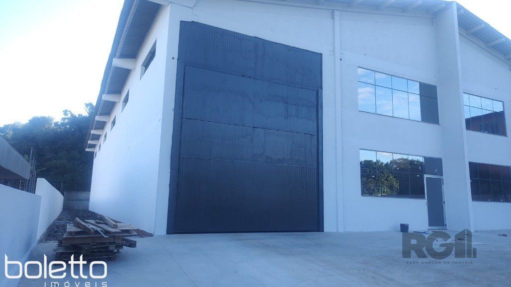 Galpão / Depósito / Armazém de 2 quartos, 900m² no bairro COHAB, em Cachoeirinha | Eu Corretor