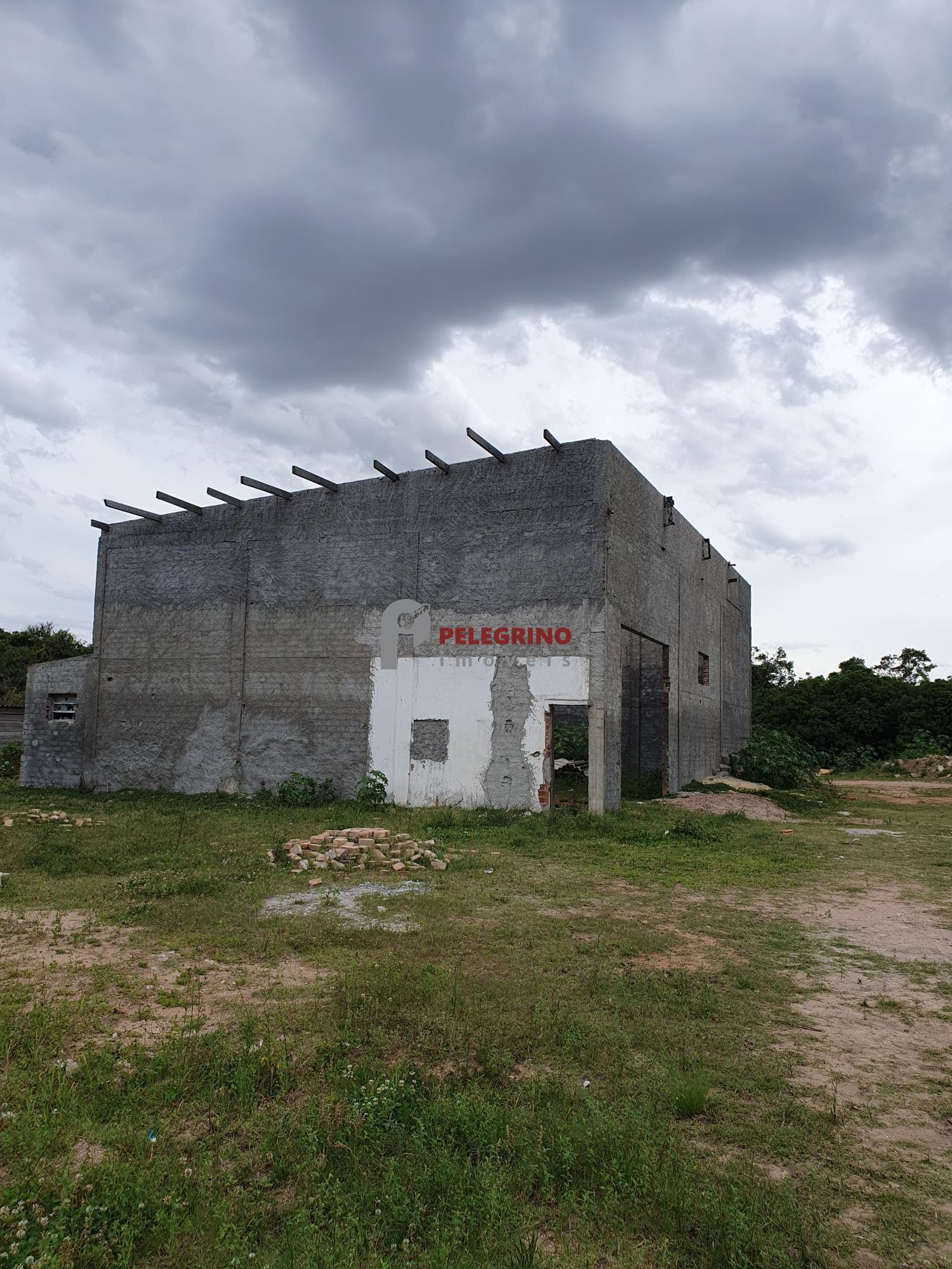 Pelegrino imóveis vende terreno no centro em tapes
