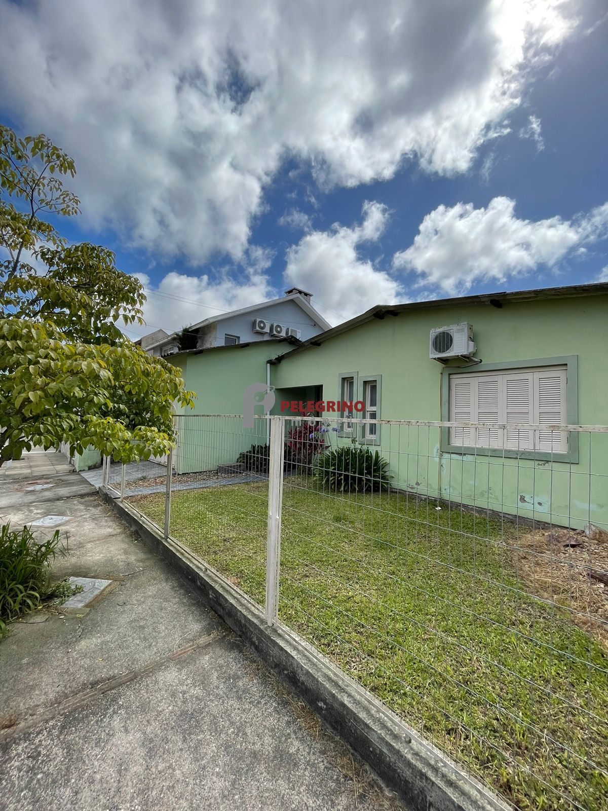 Pelegrino imóveis vende casa no centro de tapes
