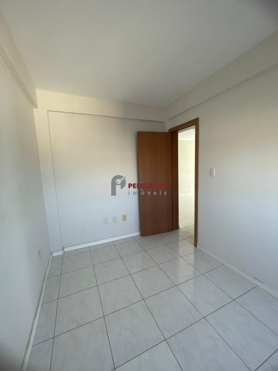 Pelegrino Imóveis aluga ótimo apartamento no Centro