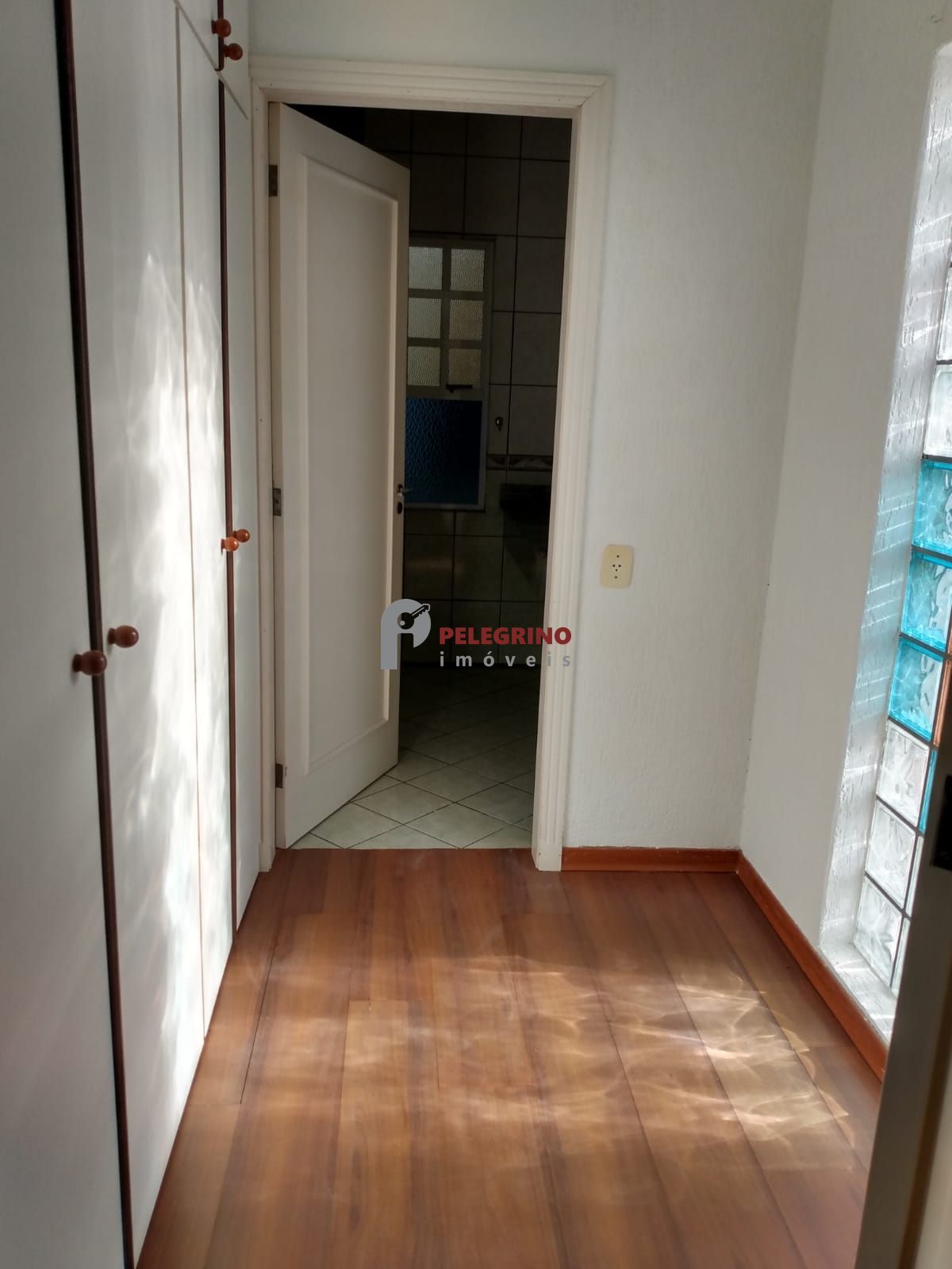 Pelegrino imóveis vende apartamento no centro em tapes