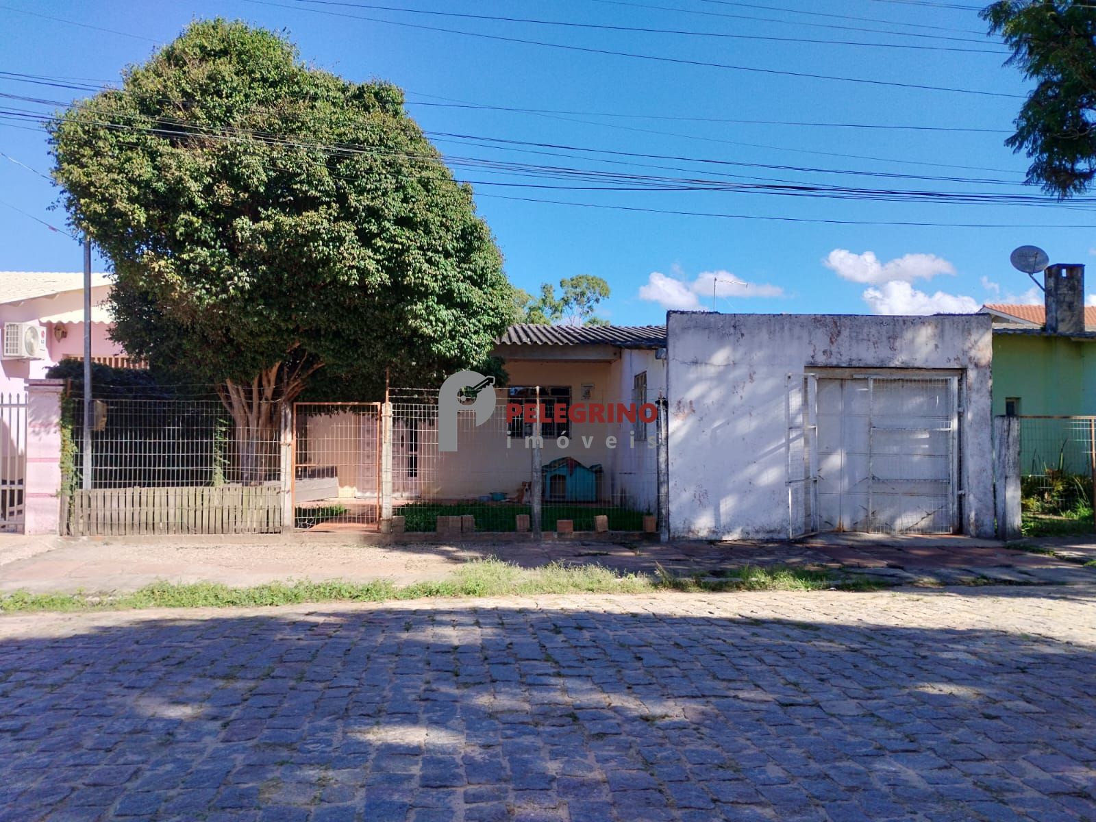 Pelegrino imóveis vende casa no centro de tapes