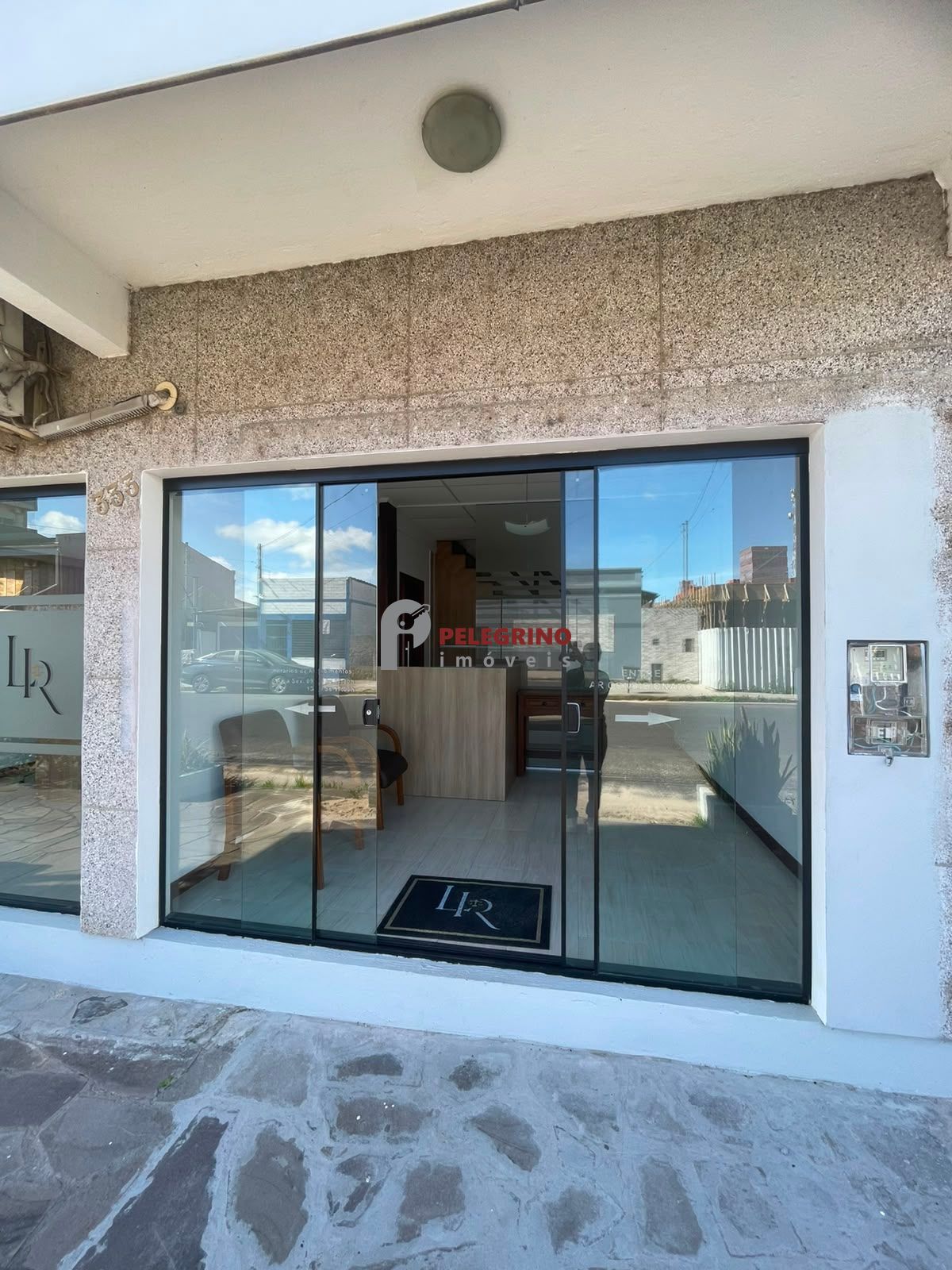 Pelegrino imóveis aluga sala comercial no centro em tapes