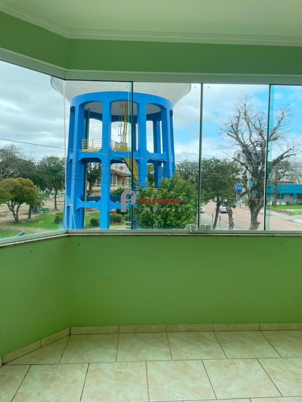 Pelegrino Imóveis aluga apartamento no centro de Tapes