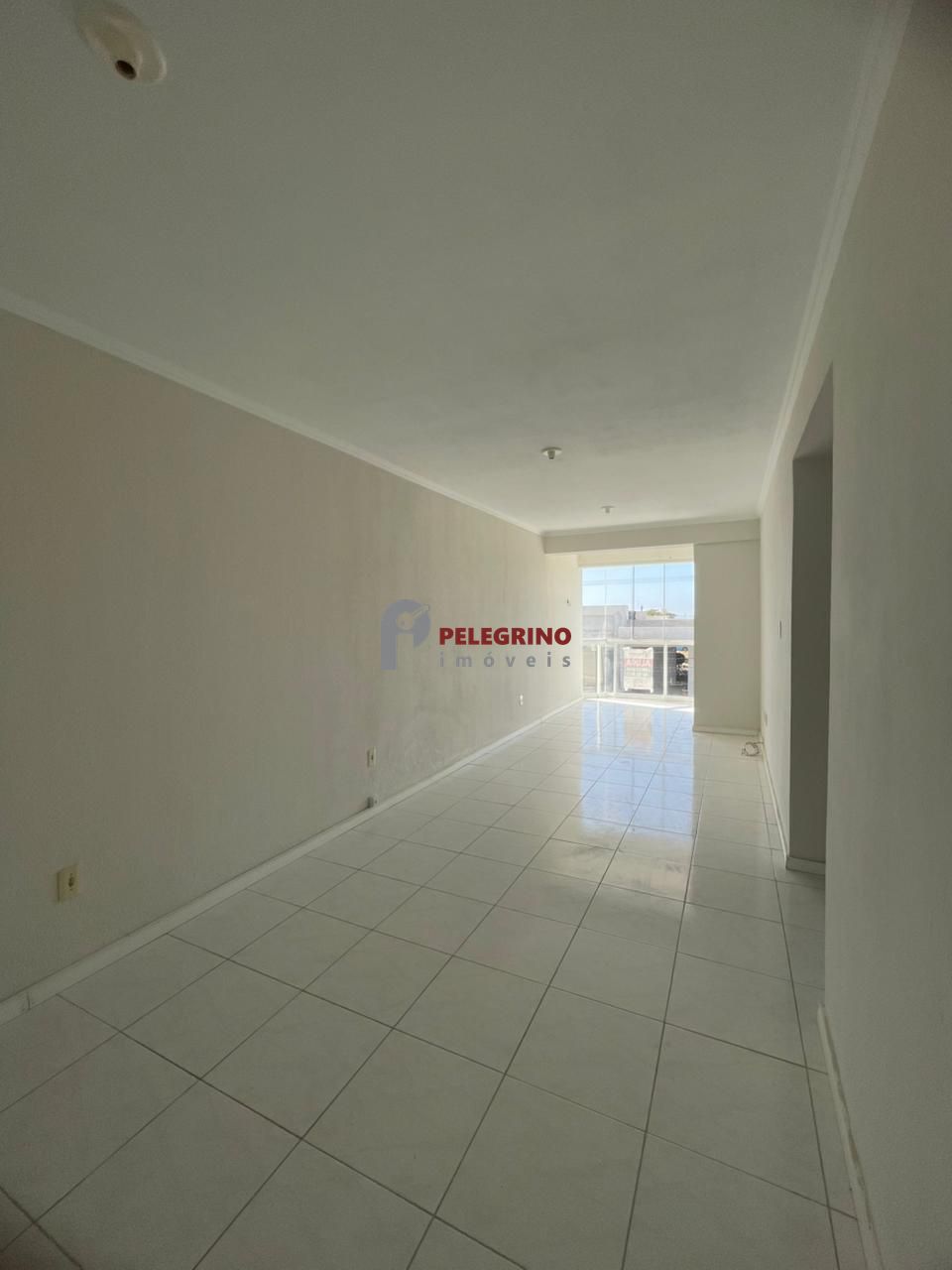 Pelegrino imóveis aluga ótimo apartamento no centro