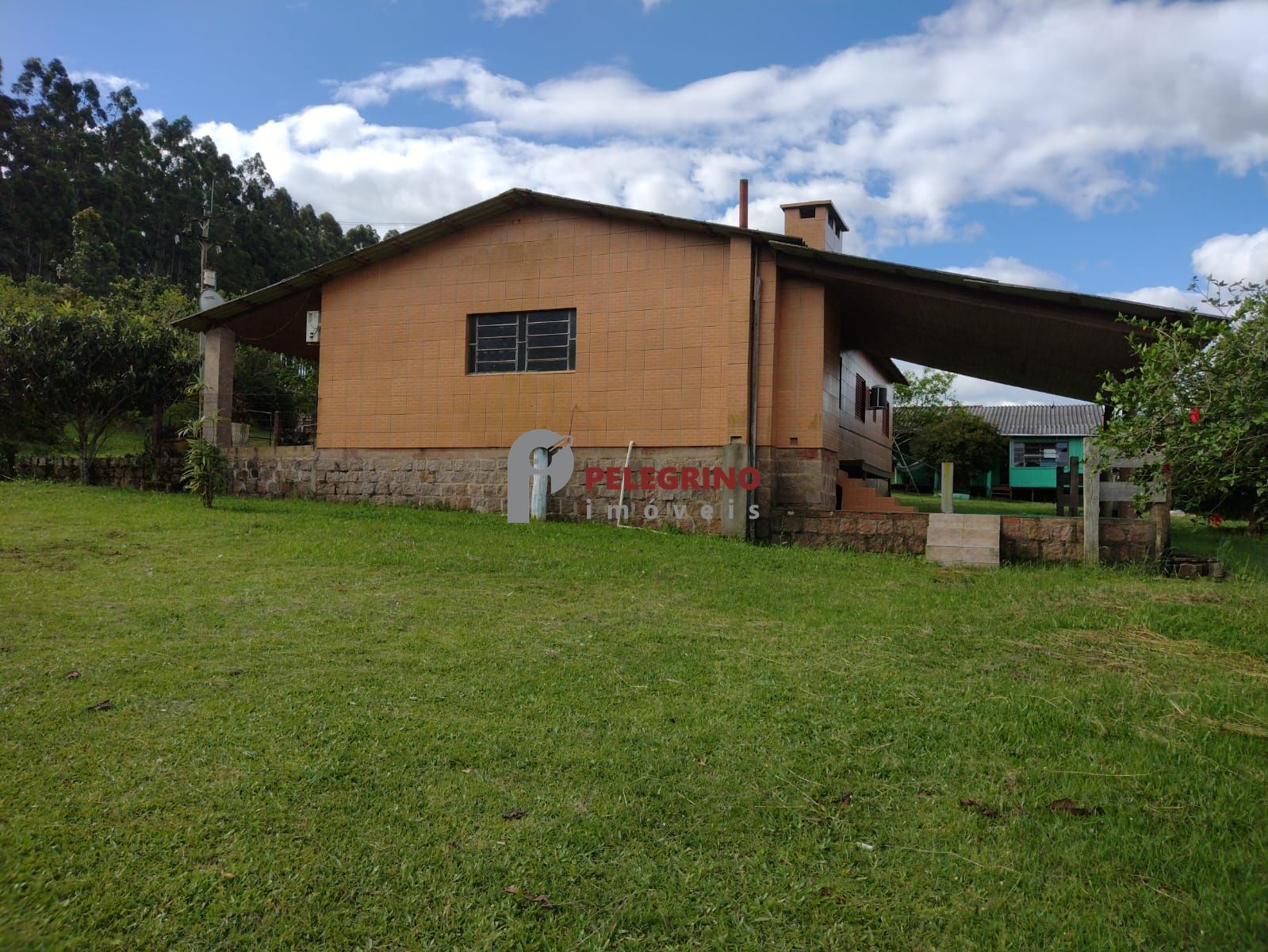 Pelegrino imóveis vende pequena propriedade rural com belíss