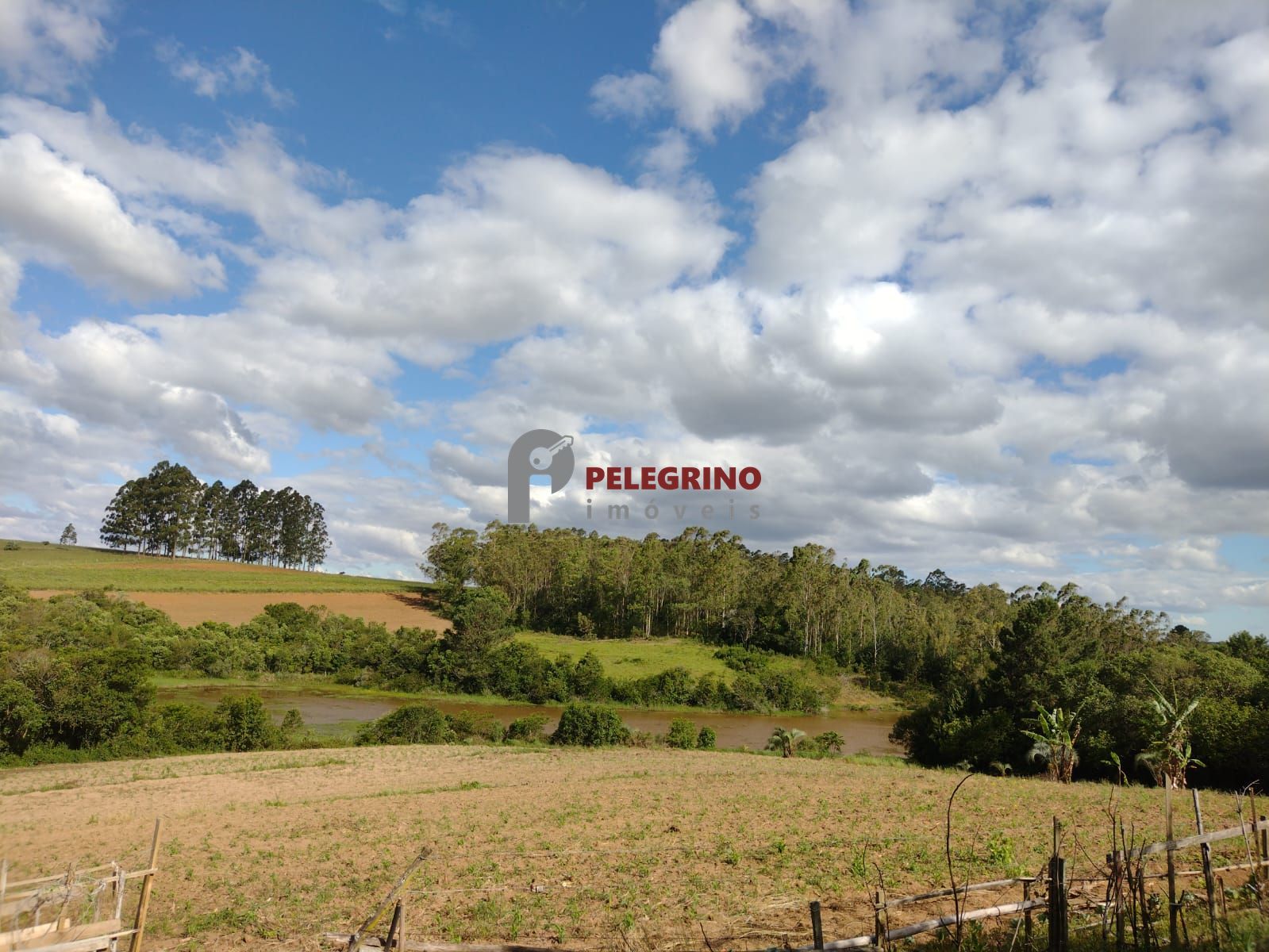 Pelegrino imóveis vende pequena propriedade rural com belíss