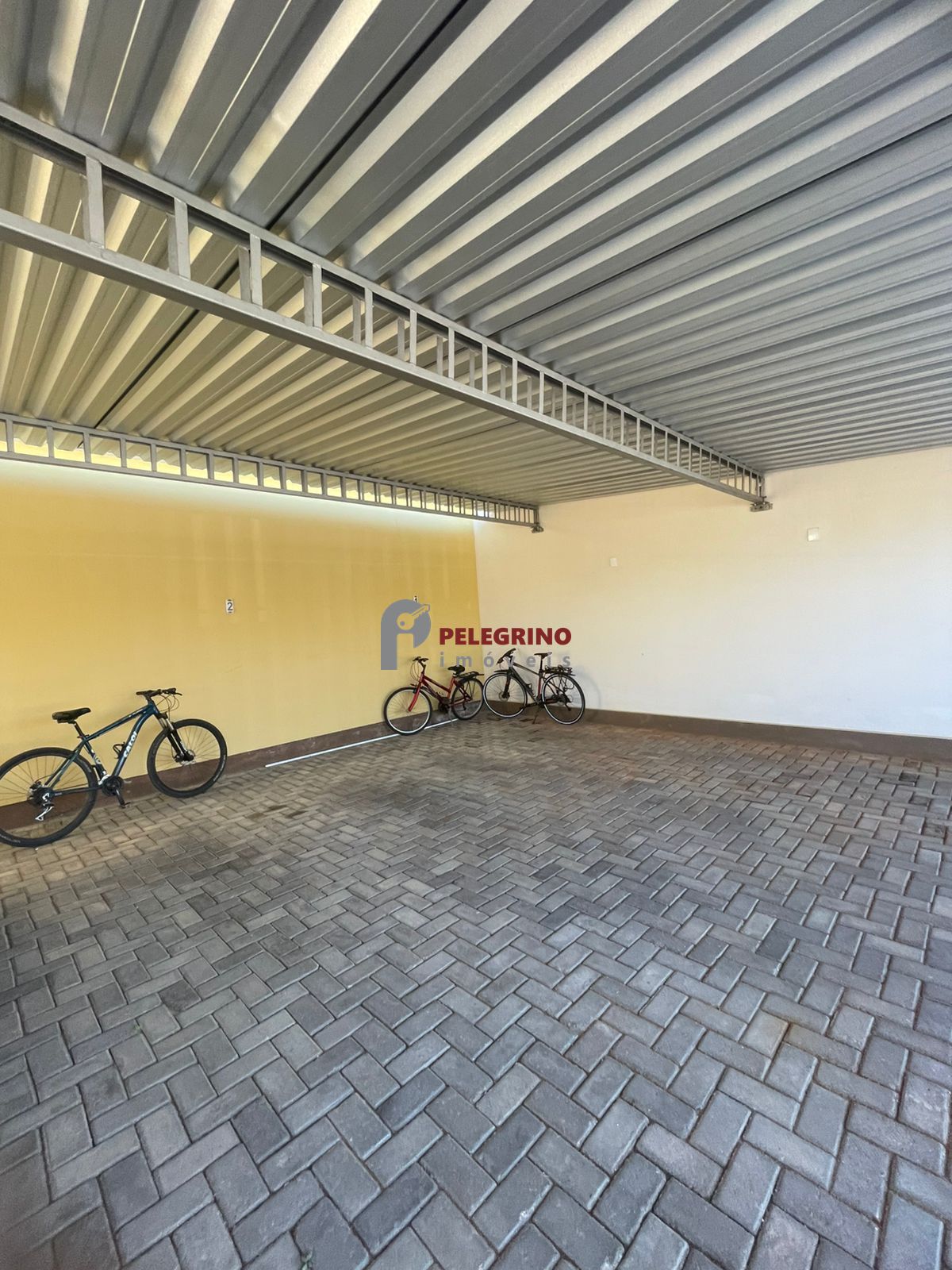 Pelegrino imóveis aluga casa de condomínio no pontal - foto 3