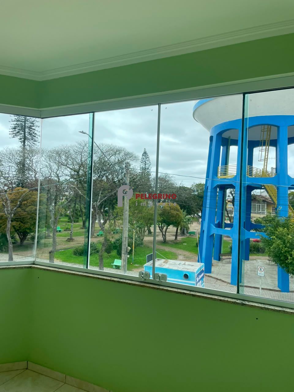 Pelegrino Imóveis aluga apartamento no centro de Tapes