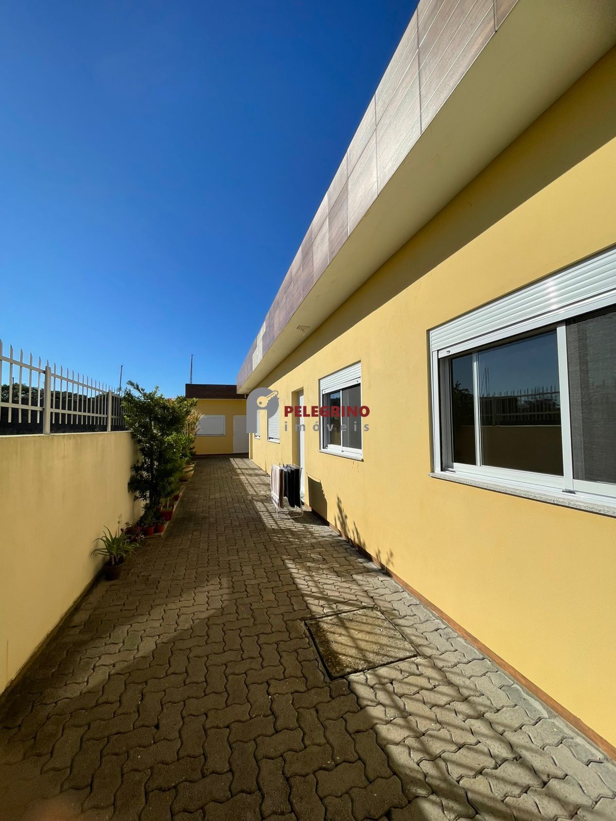 Pelegrino imóveis aluga casa de condomínio no pontal - foto 4
