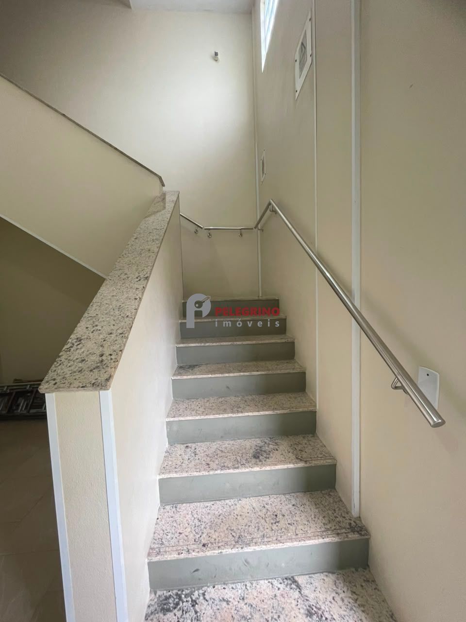 Pelegrino Imóveis aluga apartamento no centro de Tapes