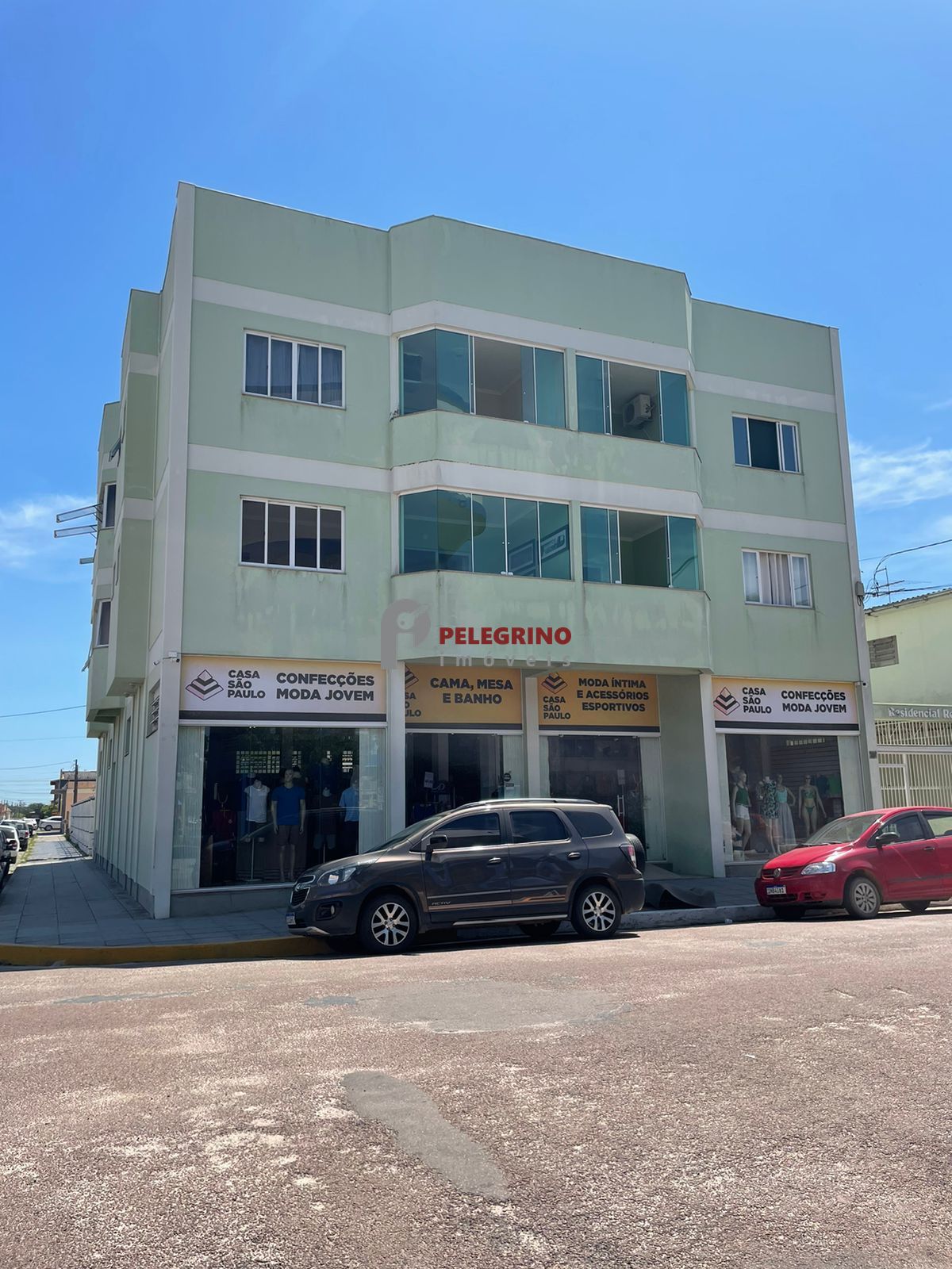 Pelegrino Imóveis aluga apartamento no centro de Tapes