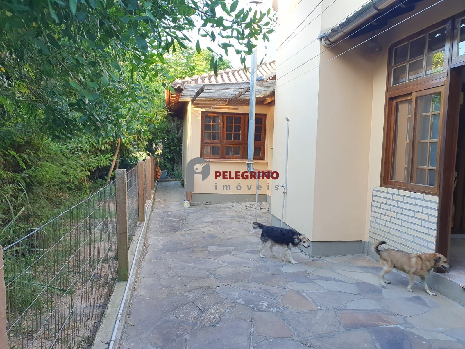Pelegrino imóveis vende casa na pinvest em tapes