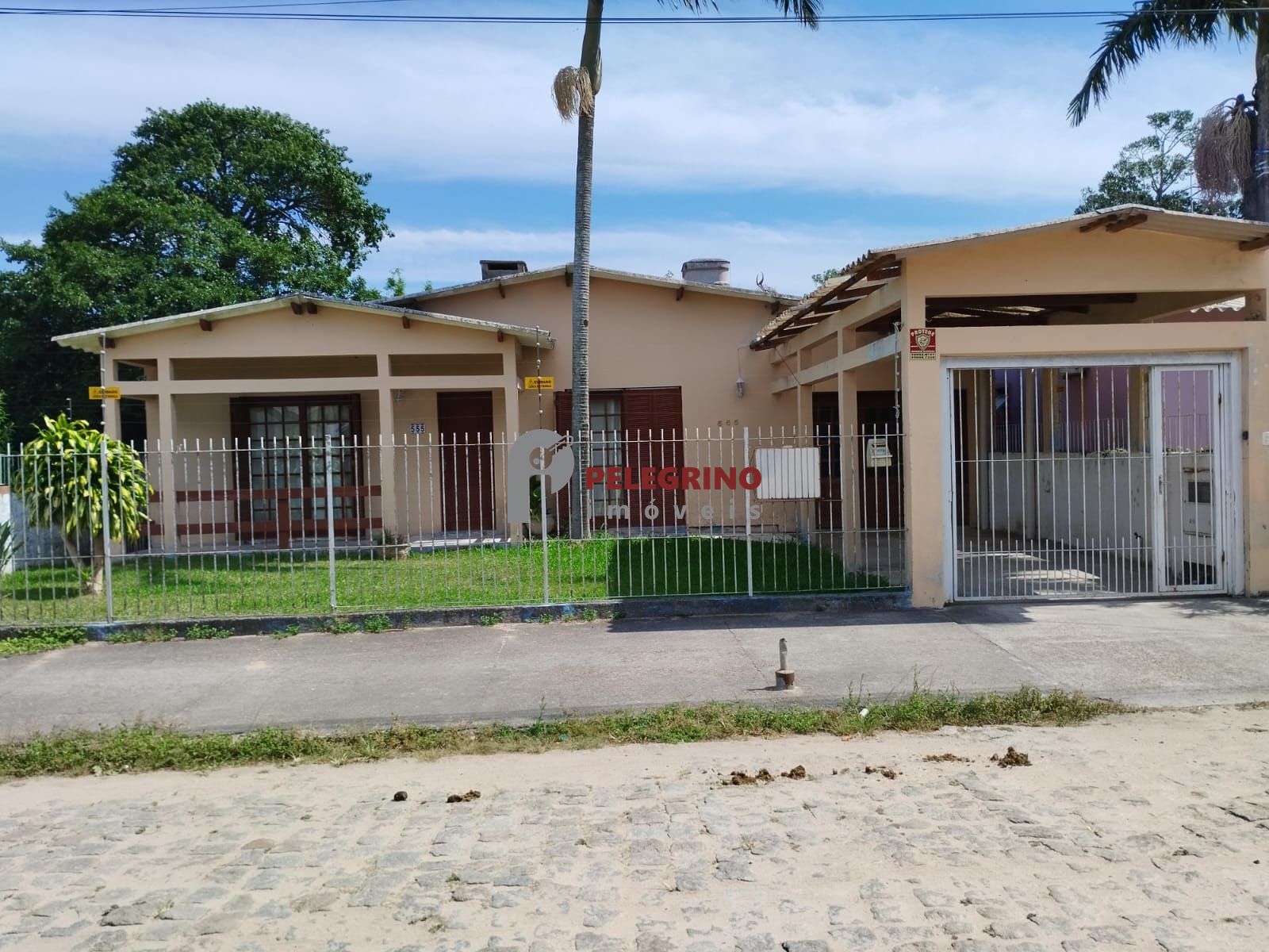 Pelegrino Imóveis vende ótima residência no Centro de Tapes