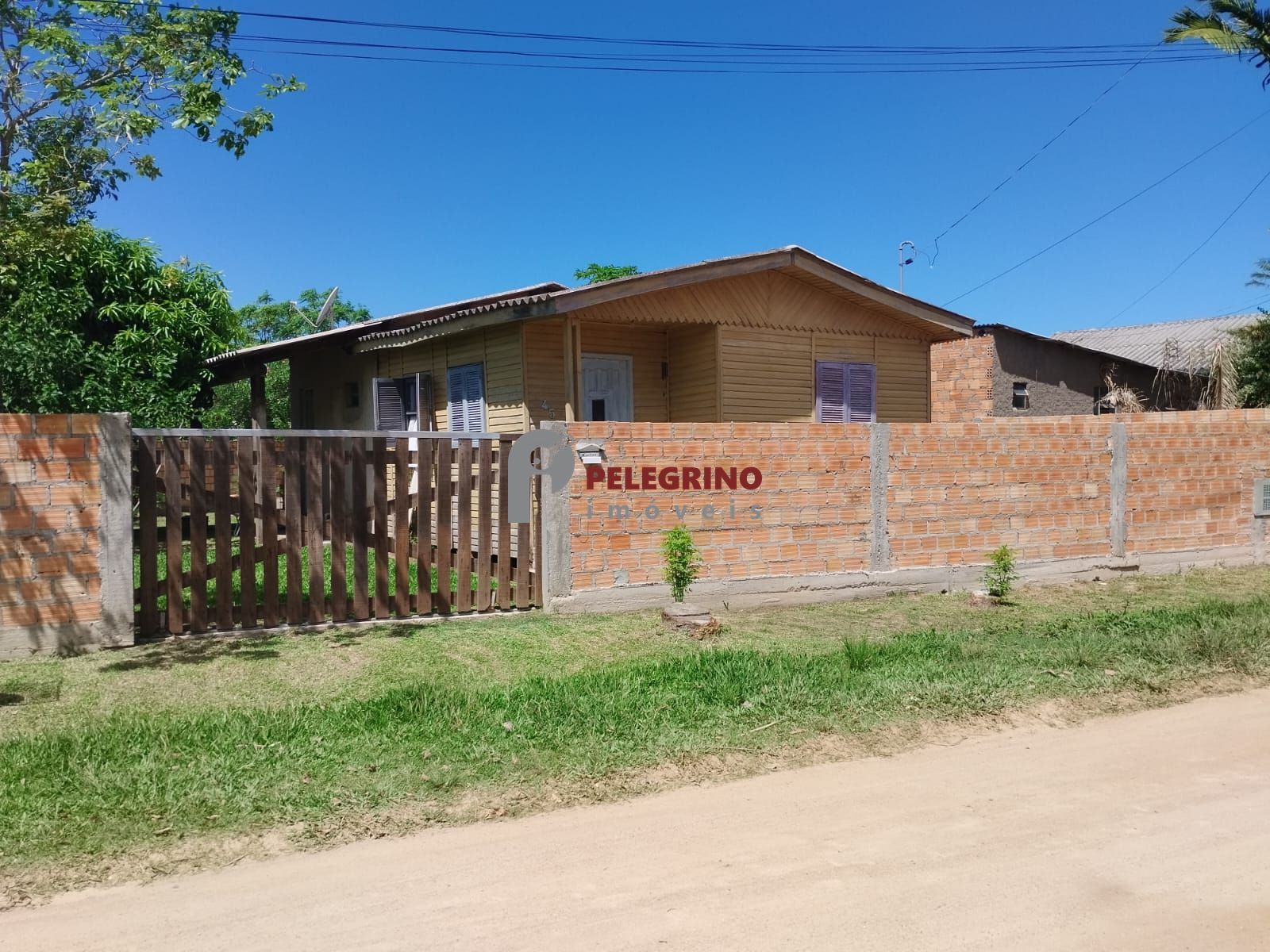 Pelegrino Imóveis vende casa no Balneário