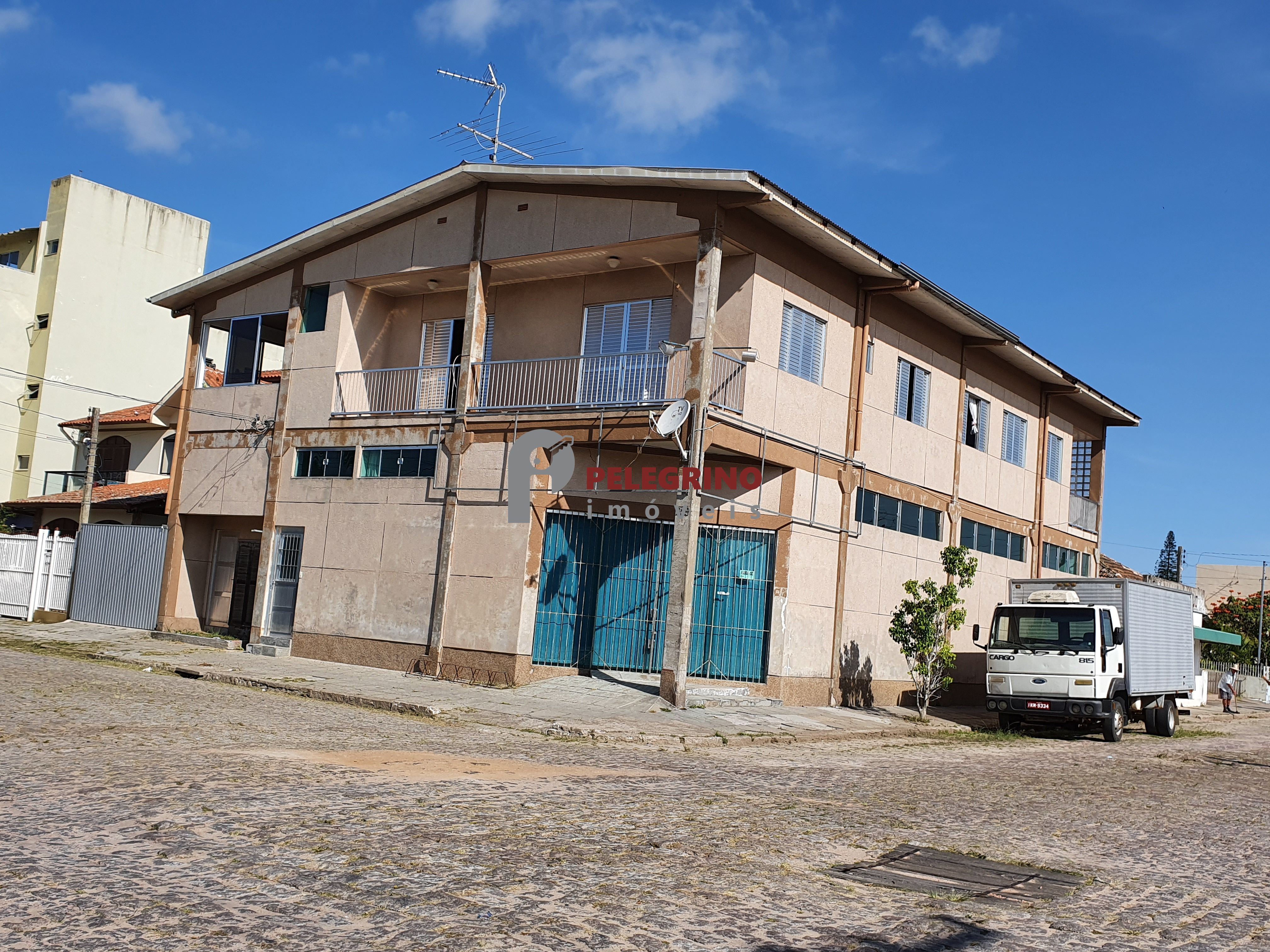 Pelegrino imóveis aluga apartamento no centro de tapes