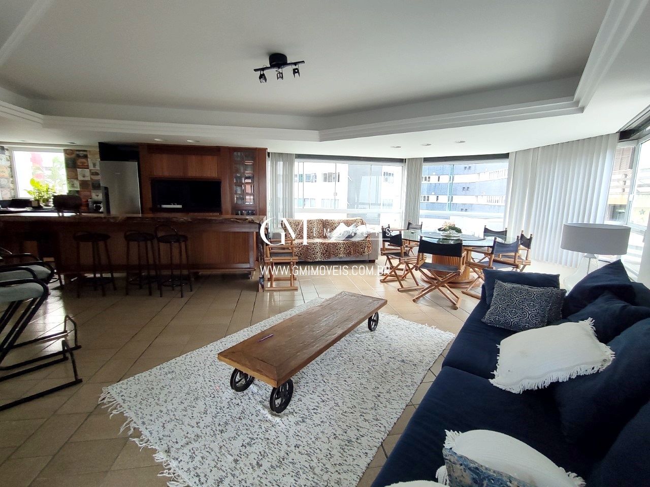 Apartamento à venda com 4 quartos, 268m² - Foto 2