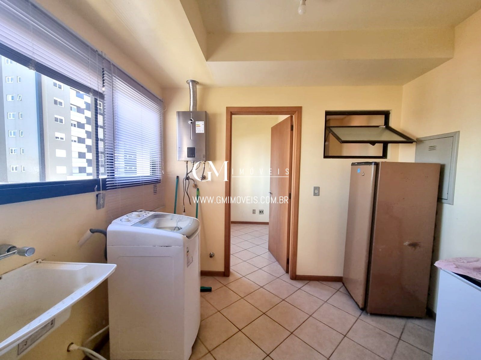 Apartamento à venda com 3 quartos, 180m² - Foto 7