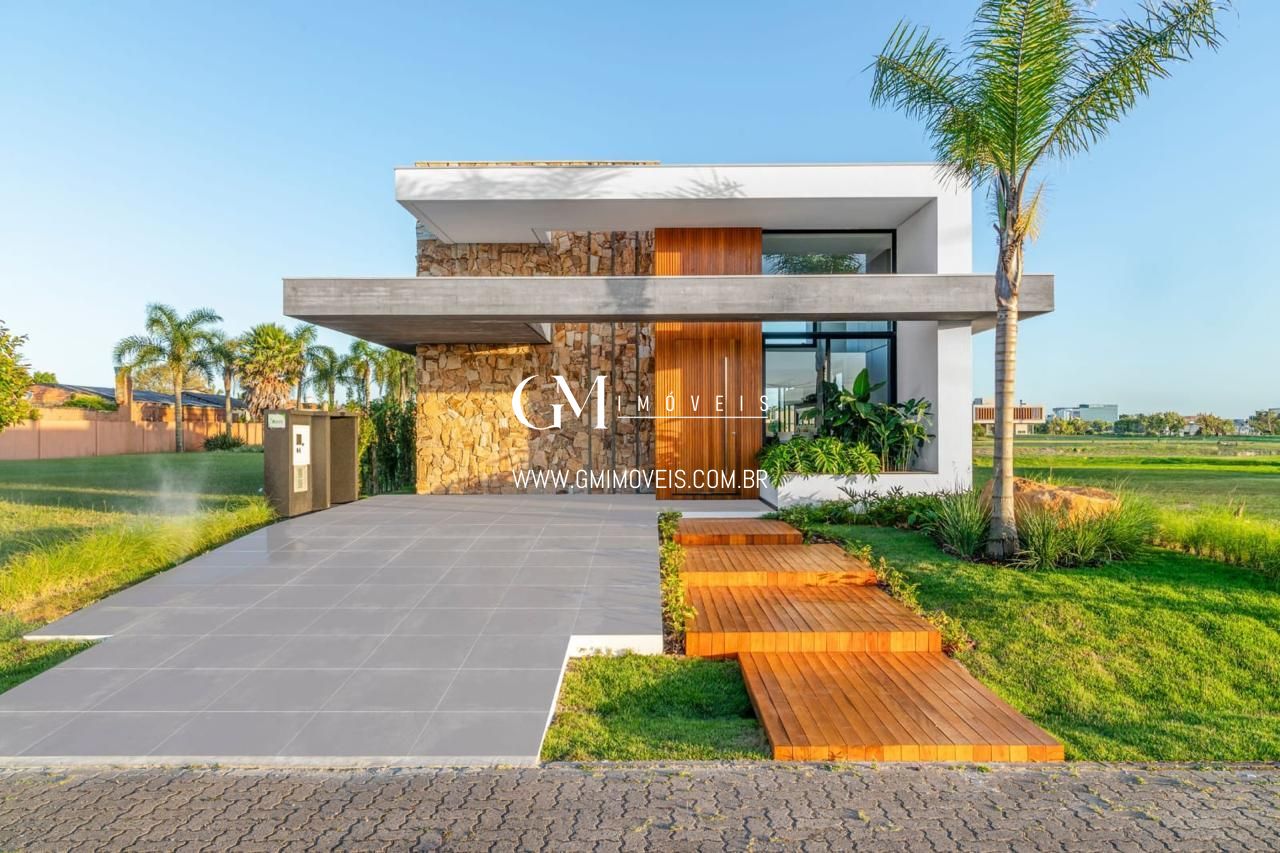 Casa à venda com 3 quartos, 218m² - Foto 1