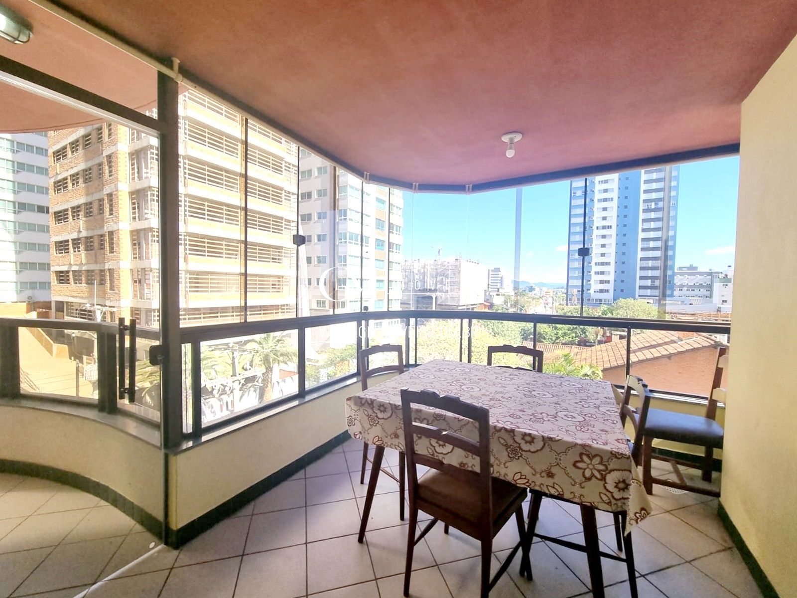 Apartamento à venda com 3 quartos, 180m² - Foto 6