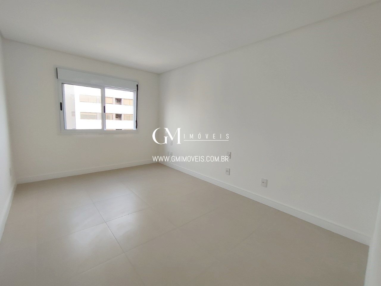 Apartamento à venda com 2 quartos, 78m² - Foto 3